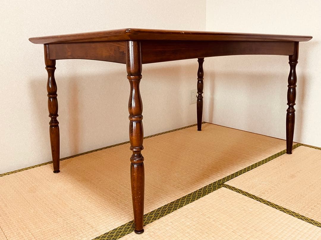 キツツキマーク 飛騨産業　レトロでアンティークなテーブル