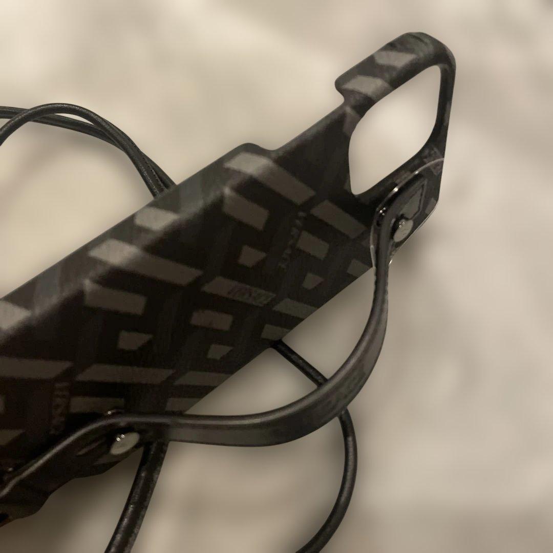 ベルサーチ！幾何学模様 ストラップ付き　iPhone12 ケース