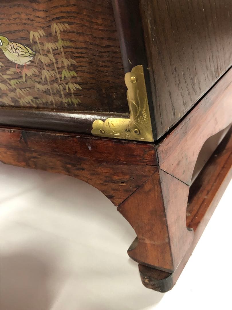 も*ん様 業者買取品！李朝家具 魚型錠前 手描き人物図 モリジャン 箪笥 飾り棚