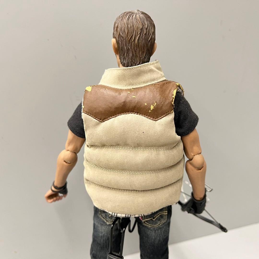 ウォーキングデッド　1/6 フィギュア ダリル