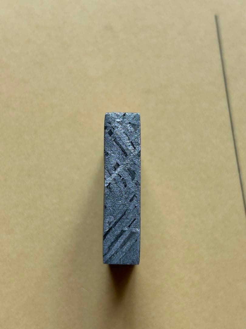 アルタイ鉄隕石、四角くて可愛くて美しい外観。約70.73g