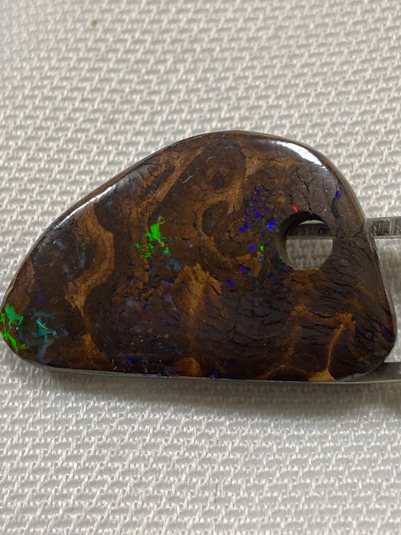 ボルダーオパール　穴あき　約24カラット