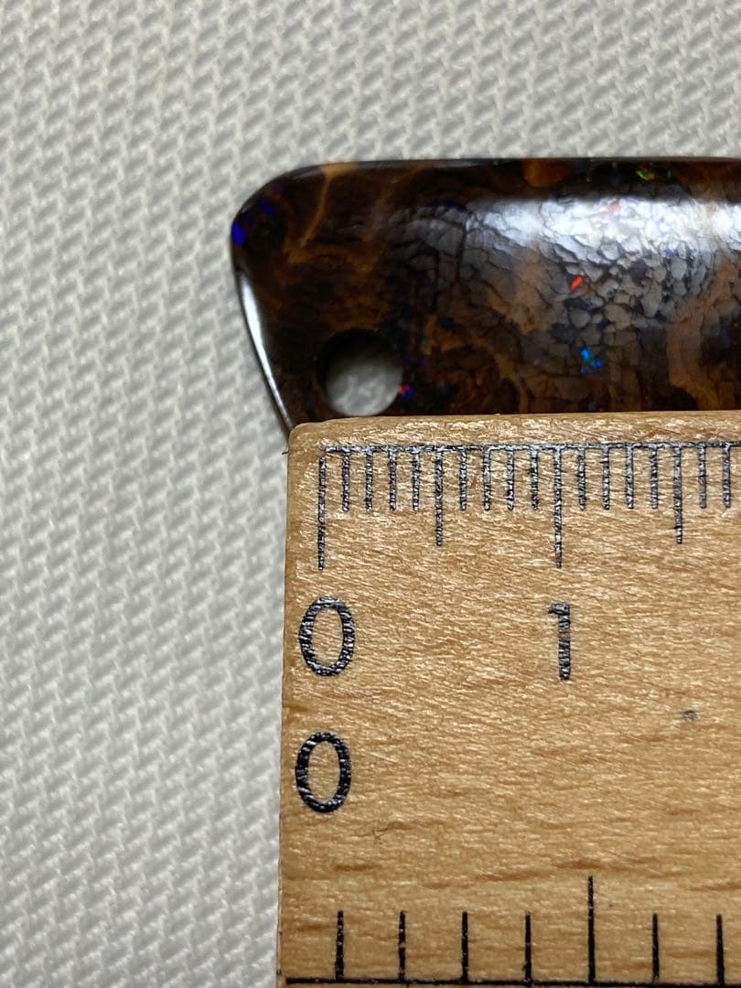 ボルダーオパール　穴あき　約24カラット