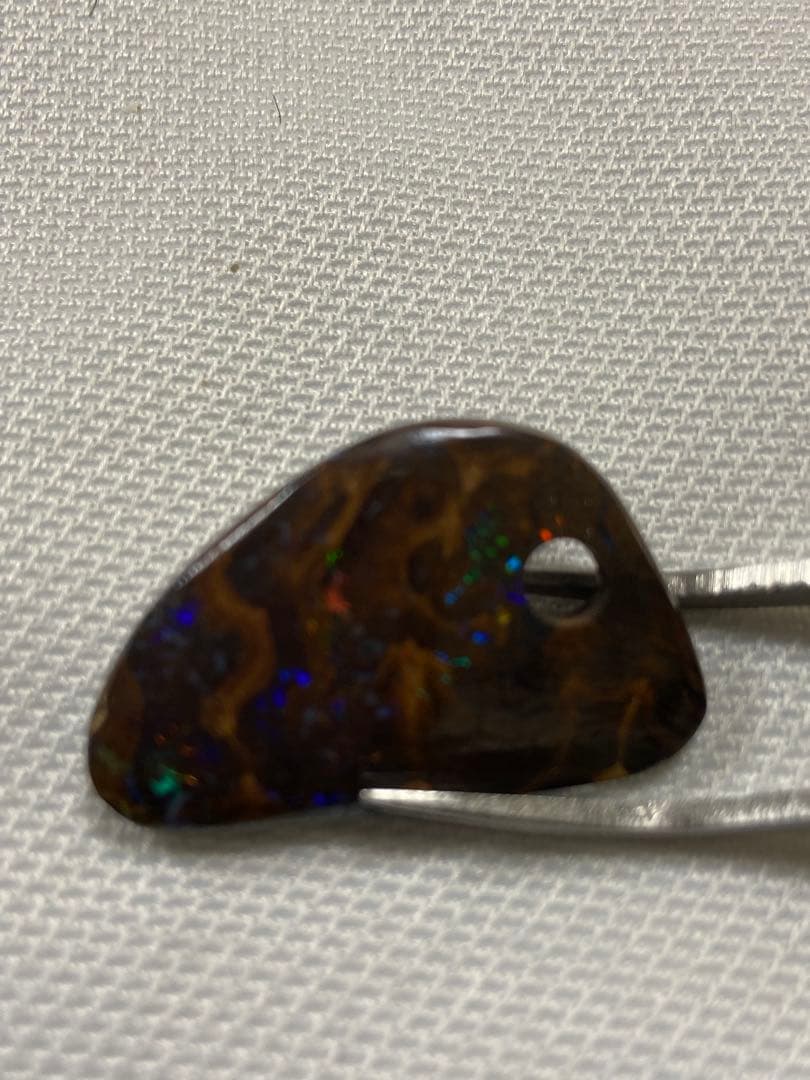 ボルダーオパール　穴あき　約24カラット