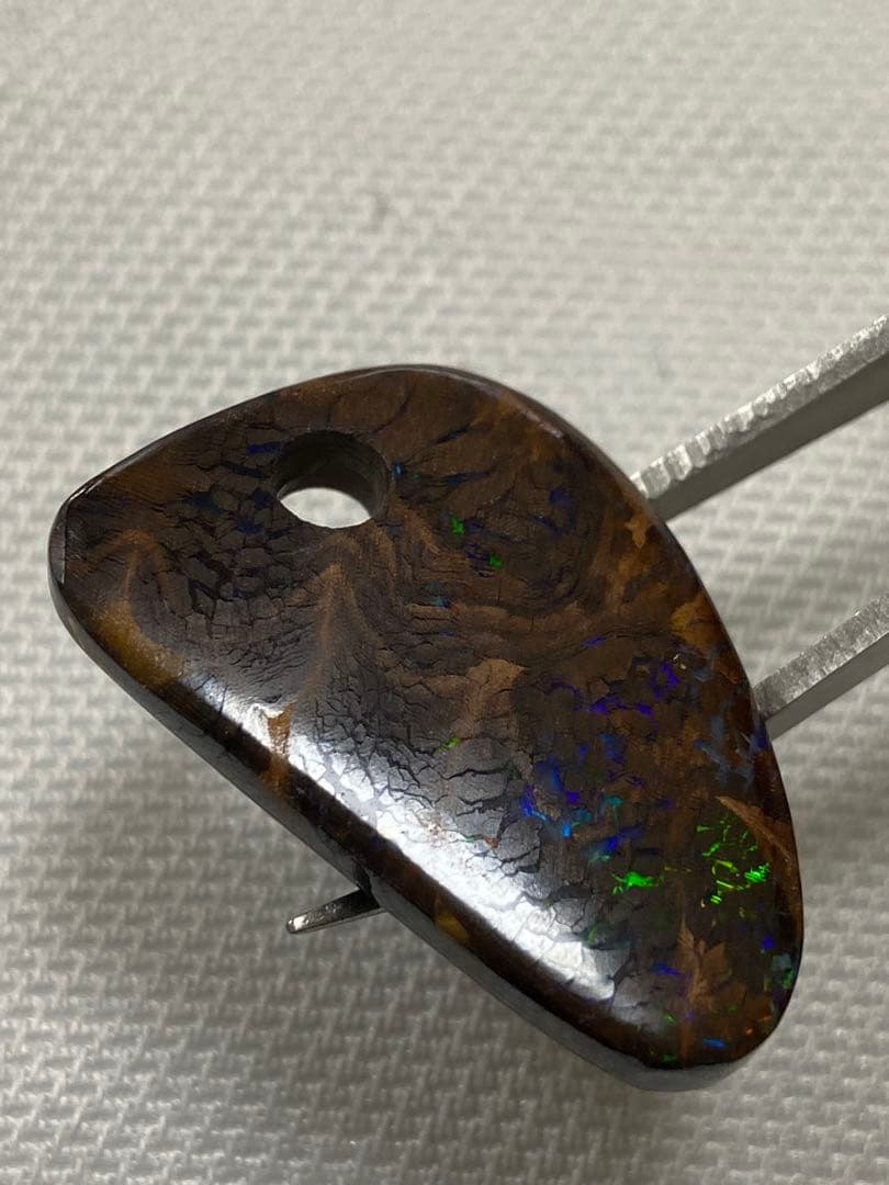 ボルダーオパール　穴あき　約24カラット