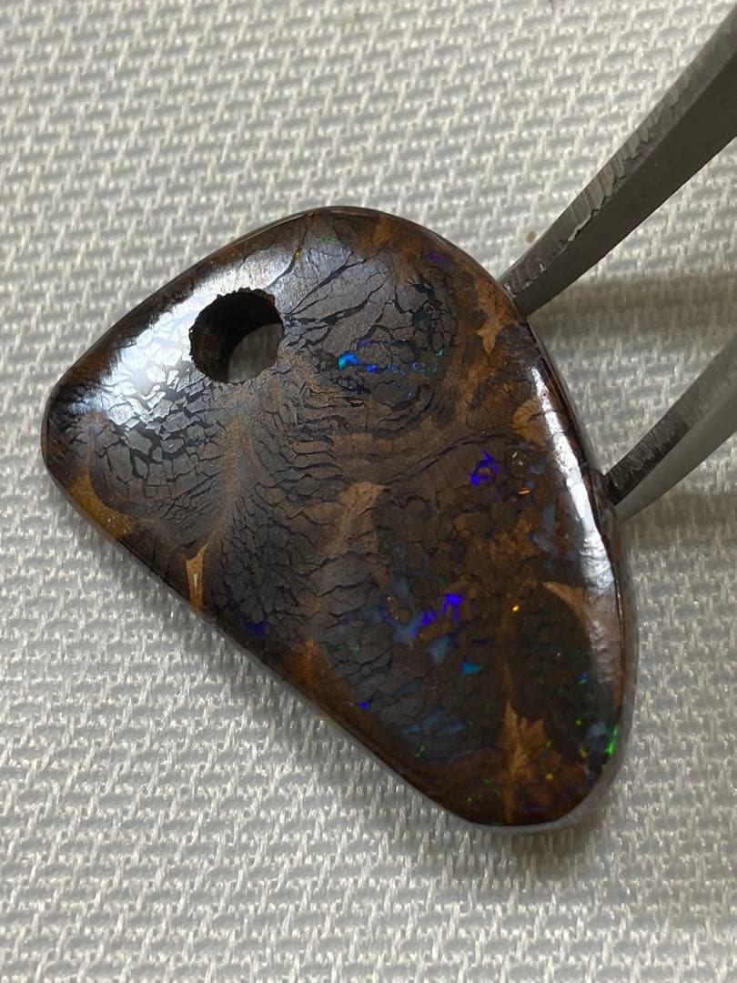 ボルダーオパール　穴あき　約24カラット