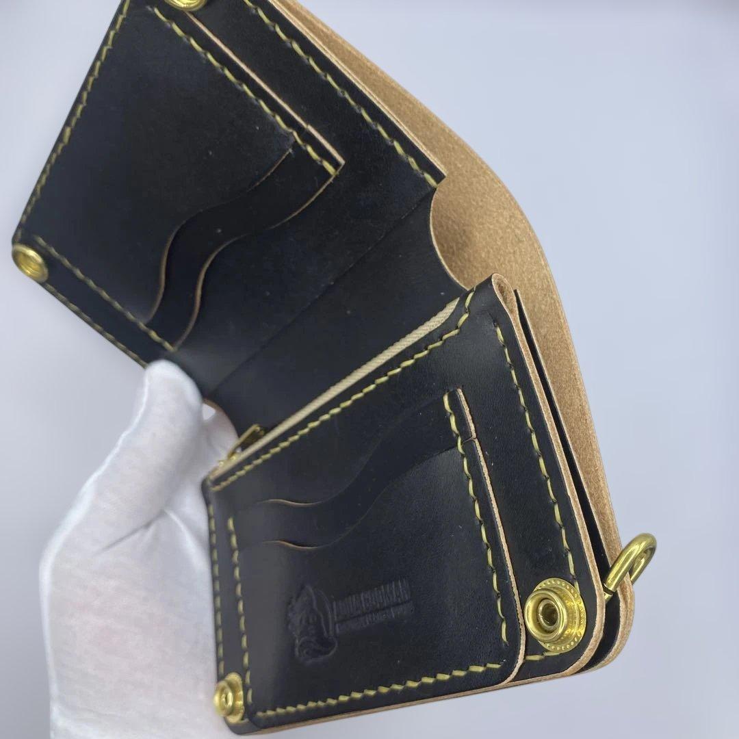 お札折らずに収納できる無骨な手染めミドルトラッカーウォレット BTW