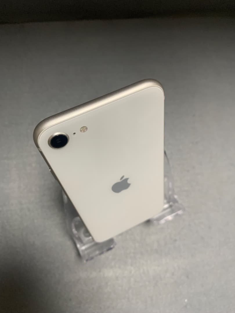 美品 国内版 SIMフリー iPhoneSE 第3世代 64GB スターライト色