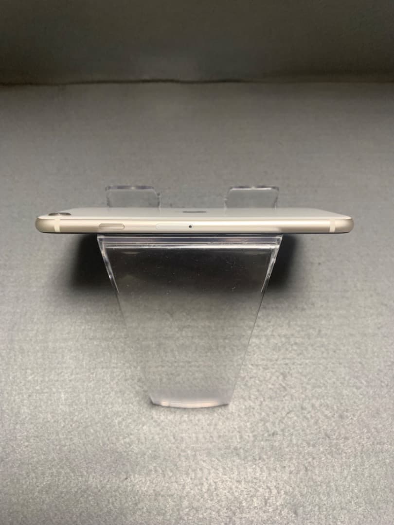 美品 国内版 SIMフリー iPhoneSE 第3世代 64GB スターライト色