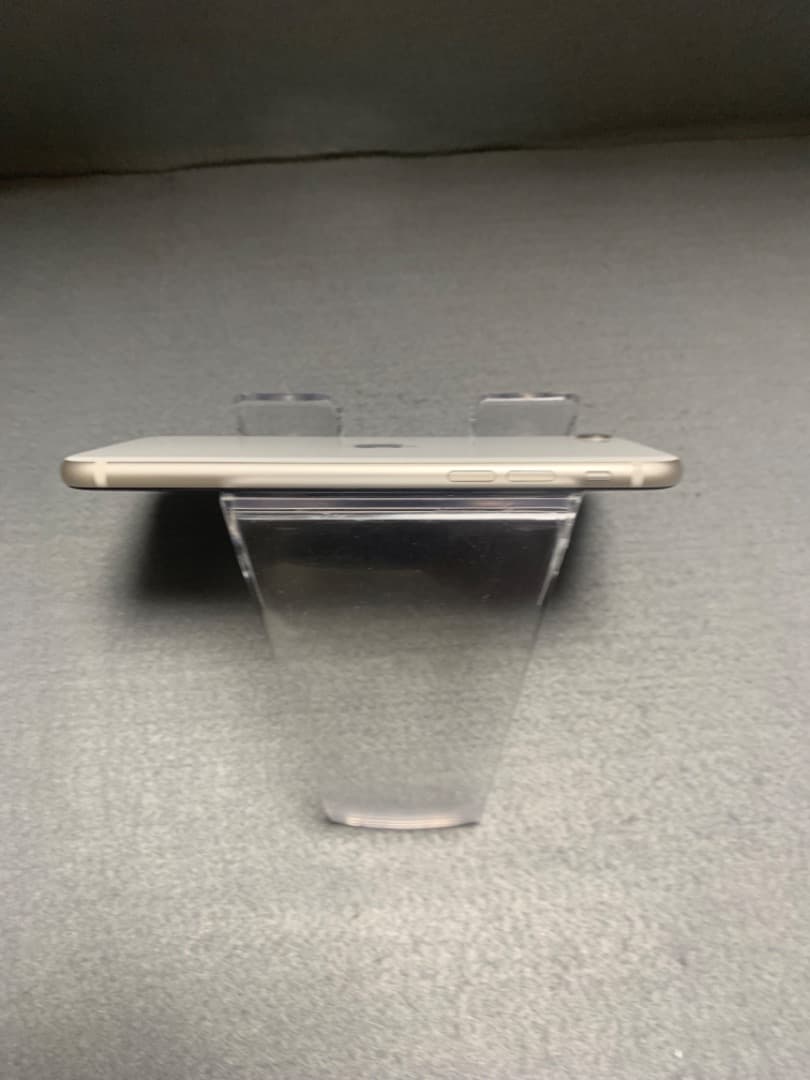 美品 国内版 SIMフリー iPhoneSE 第3世代 64GB スターライト色