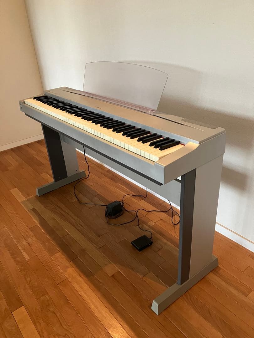 週末セール YAMAHA（ヤマハ） スタンド付き電子ピアノ 88鍵盤