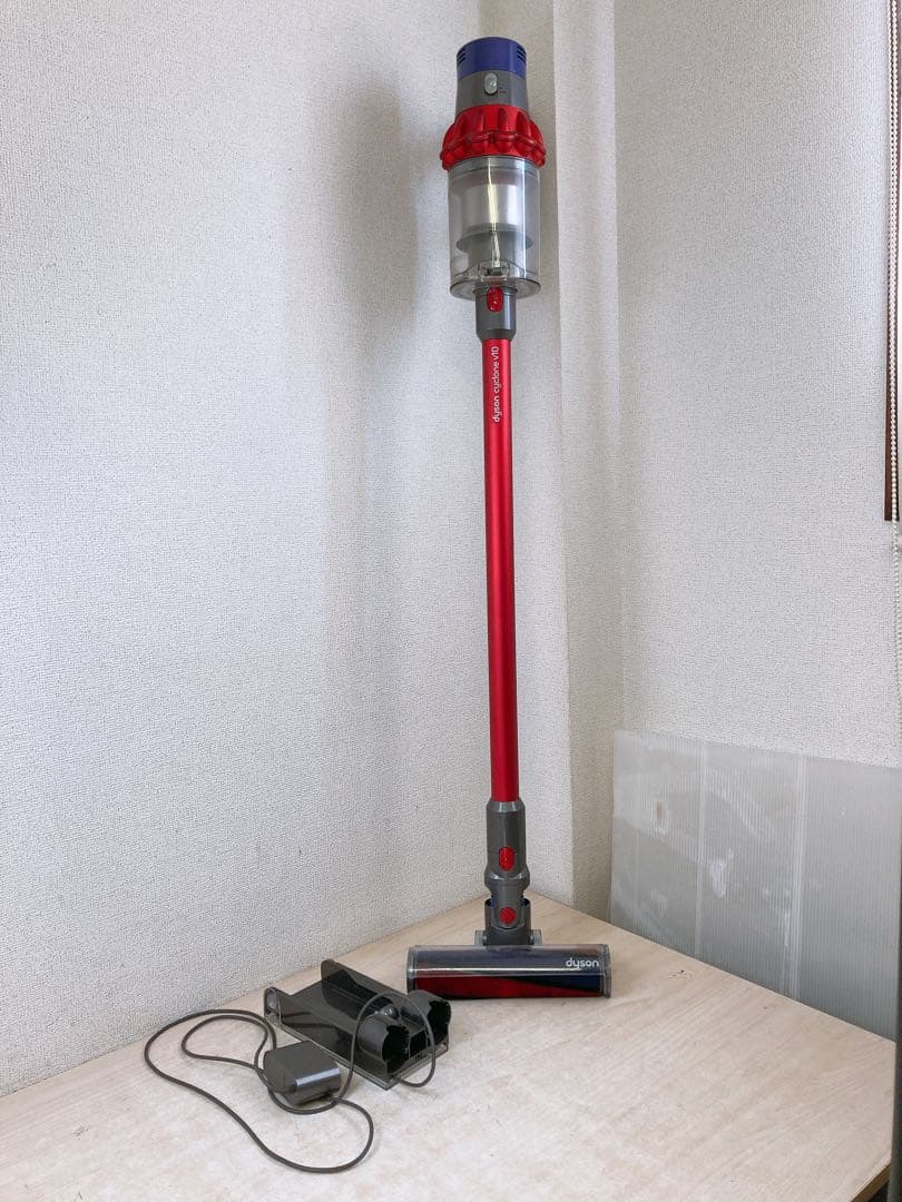 通電確認済 ダイソン コードレスクリーナー v10 サイクロン式 掃除機 中古品