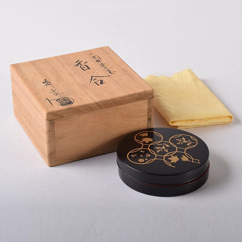 茶道具　筑城筑良作　一閑塗　花七宝蒔絵　香合　共箱　V　7861