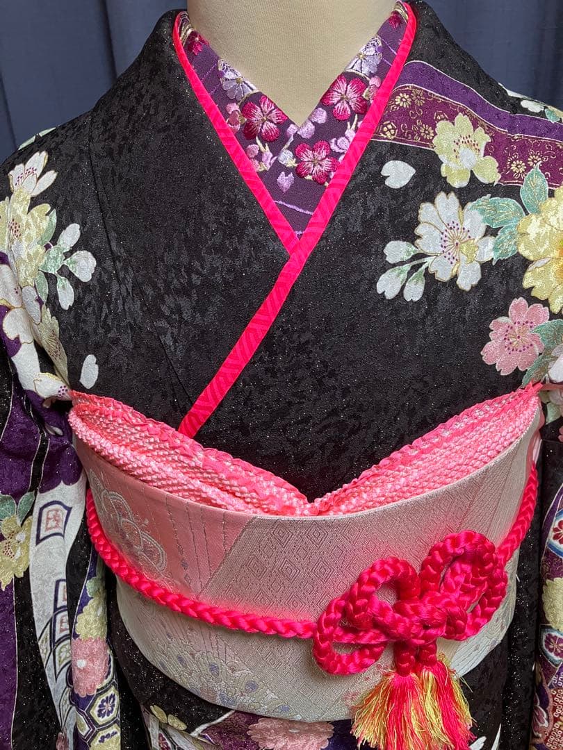 正絹振袖　Ｓサイズ　7点フルセット　黒地　雪輪　桜などの花　色半襟付　成人式