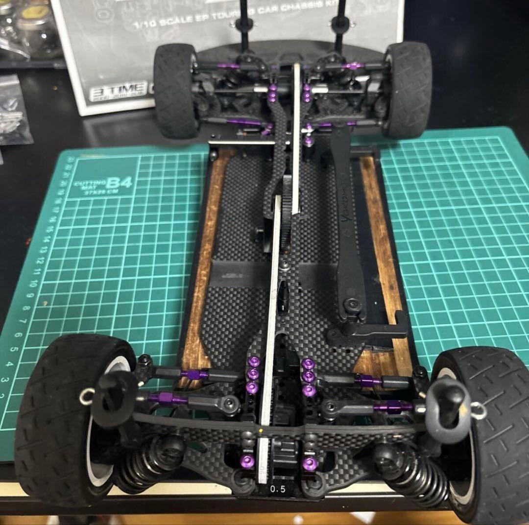 ヨコモBD11シャーシのみ、おまけでピニオンギアとスパギアとホイール