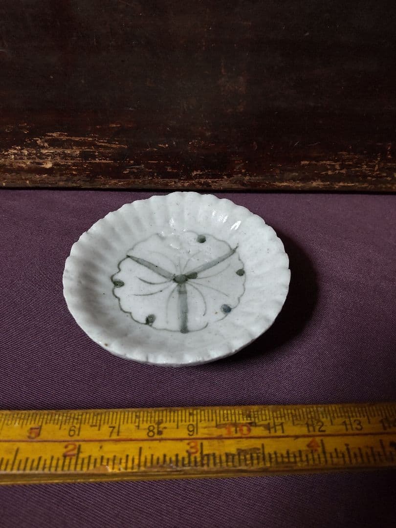 初期伊万里　菊花弁 銀杏紋　平盃