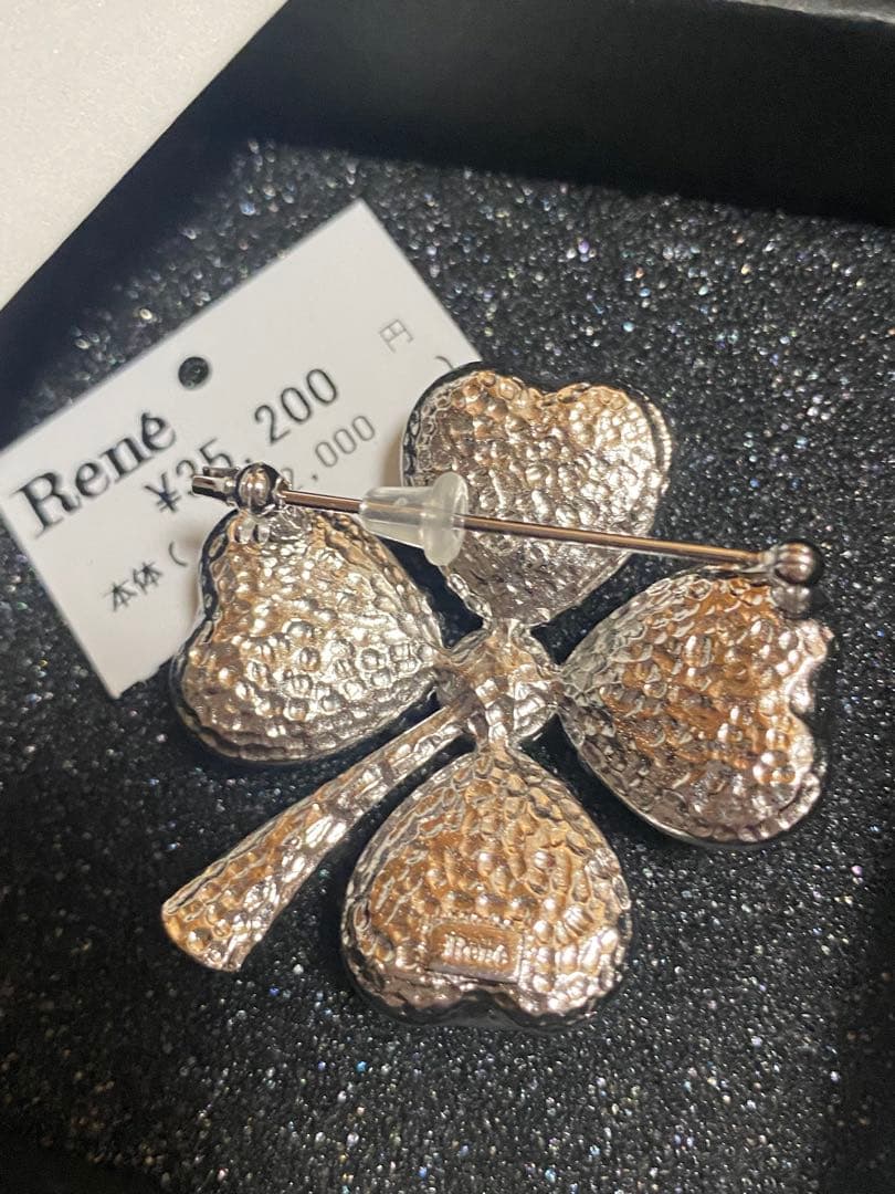 新品未使用Rene ブローチ