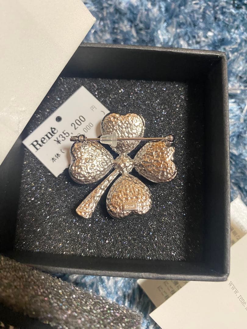 新品未使用Rene ブローチ