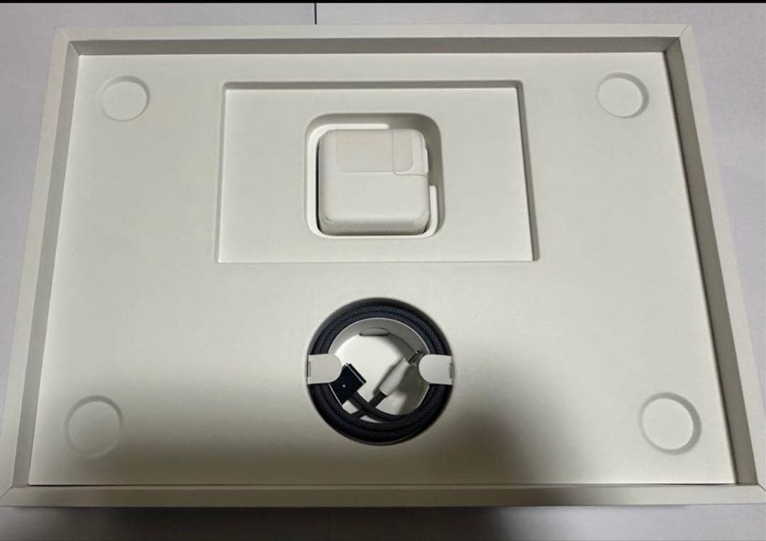 Apple M2チップ搭載13インチMacBook Air