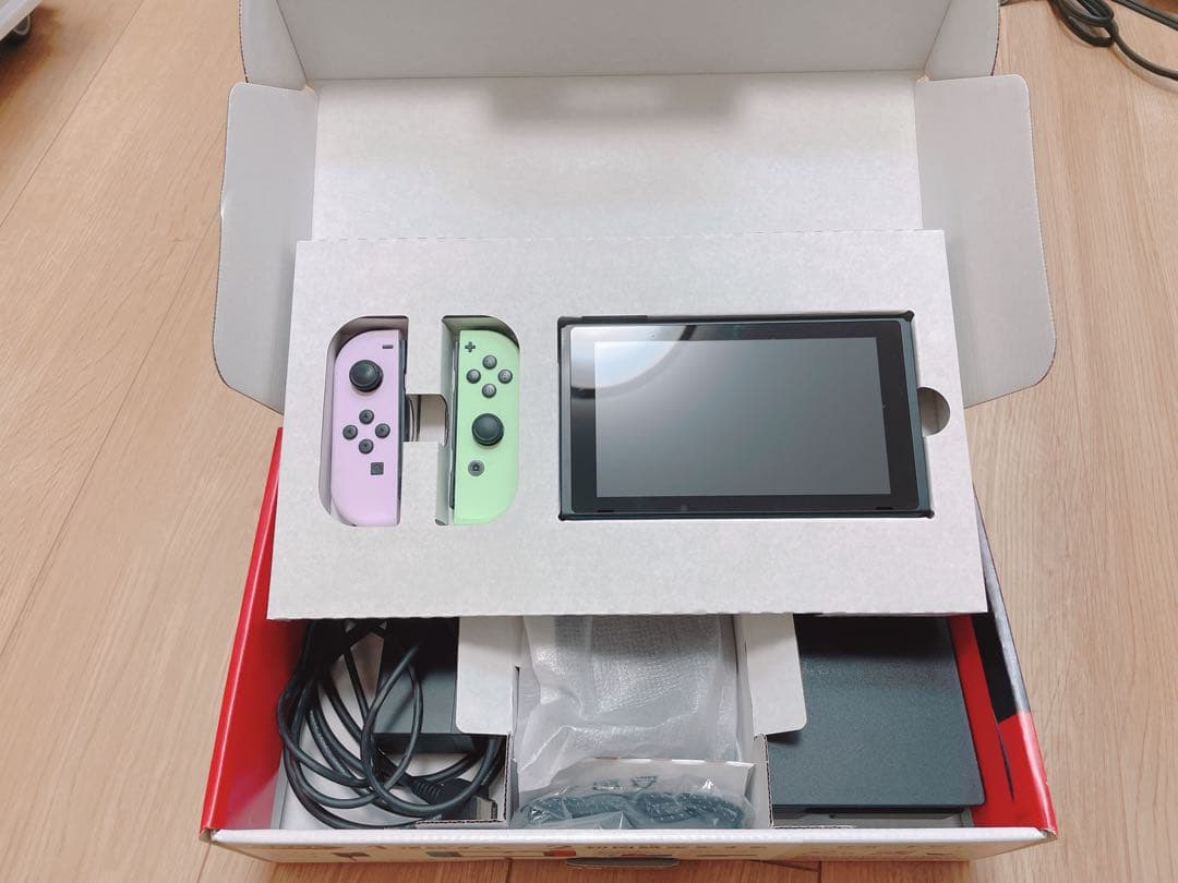 Nintendo Switch 本体セット（パステルパープル／パステルグリーン）