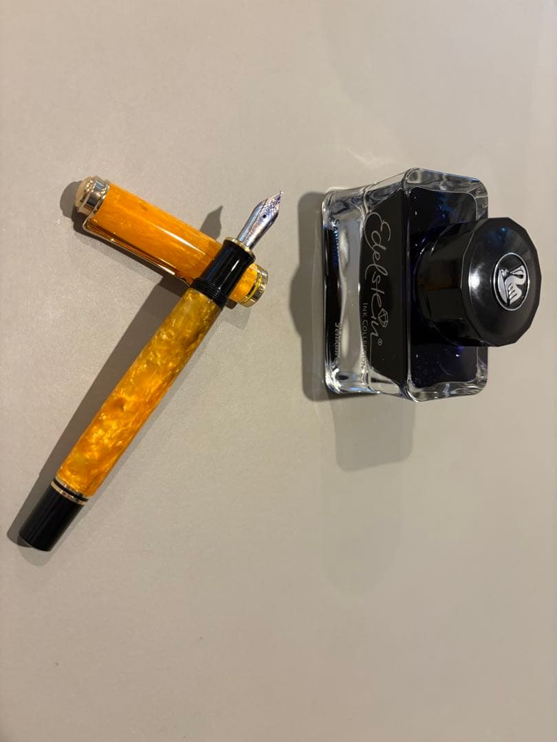 Pelikan m600 ヴァイブランドオレンジ 限定生産　文字幅F インク付き