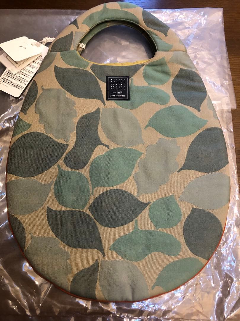 ミナペルホネン エッグバッグ トトロ ジブリ 葉っぱ柄