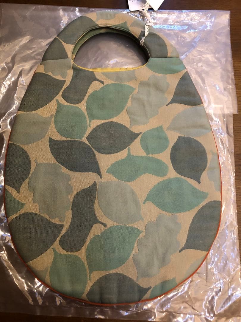 ミナペルホネン エッグバッグ トトロ ジブリ 葉っぱ柄