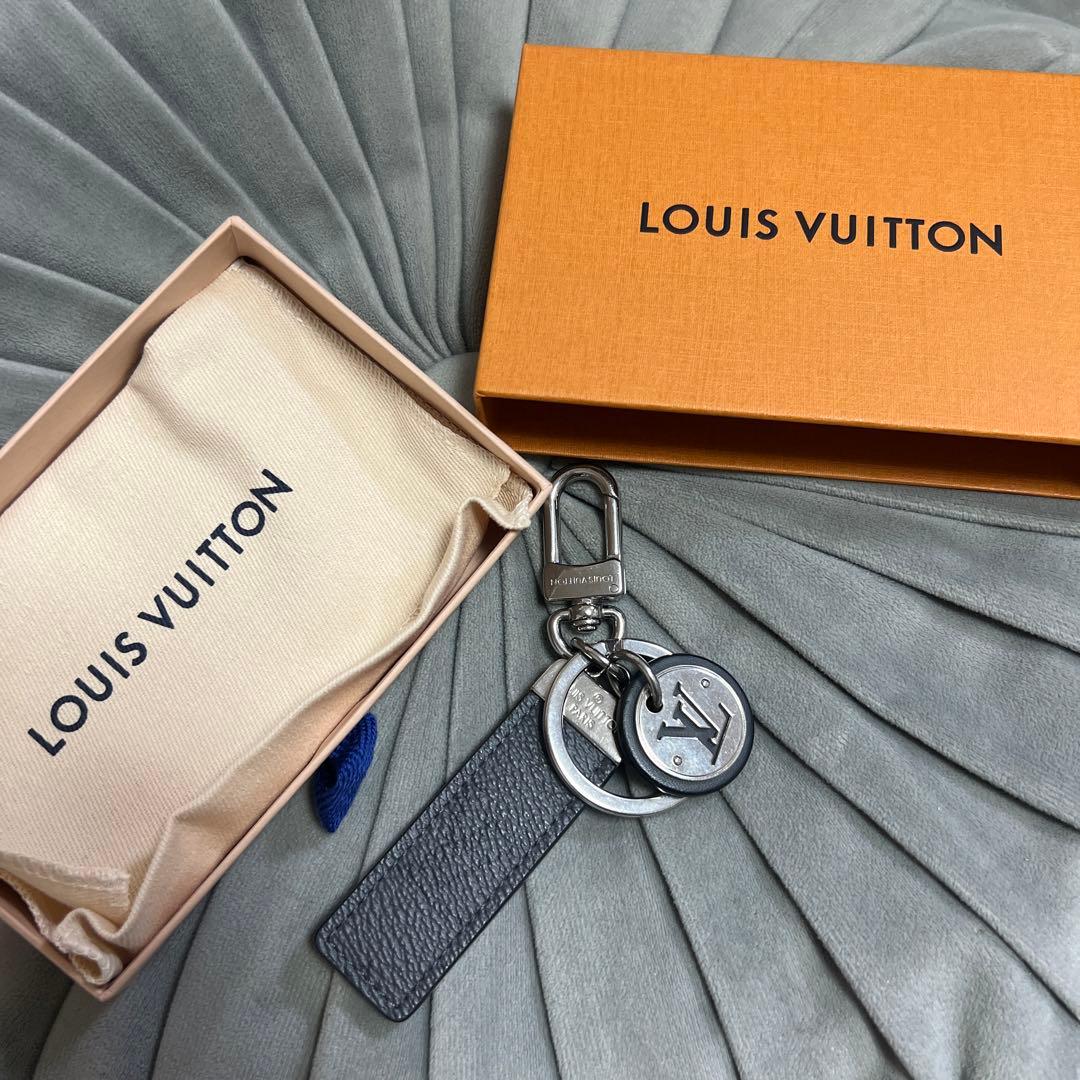 ルイヴィトン キーケース キーチェーン キーリング 黒