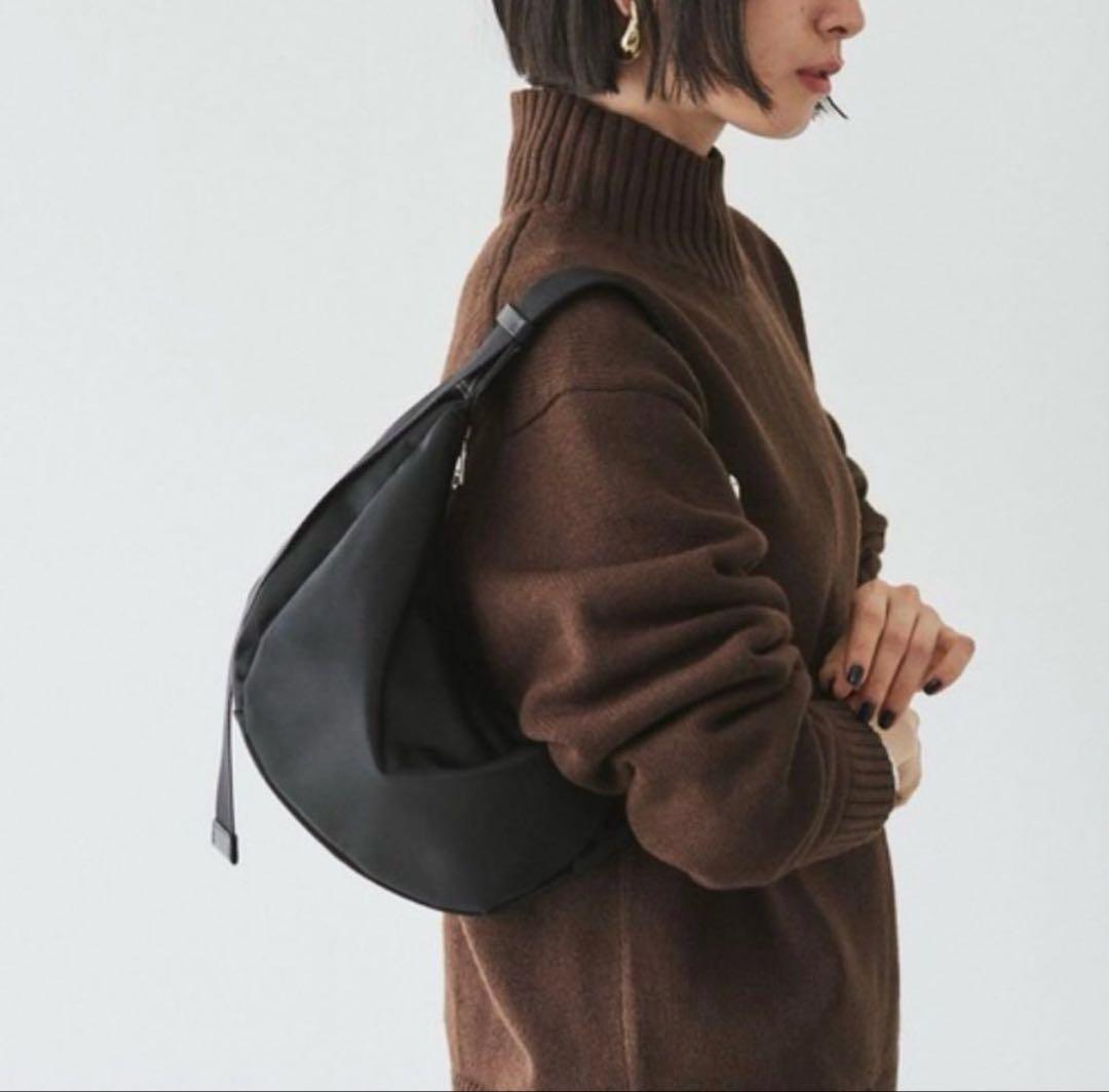 ラシット ナイロン ラウンドショルダーバッグ 金具シルバー　美品