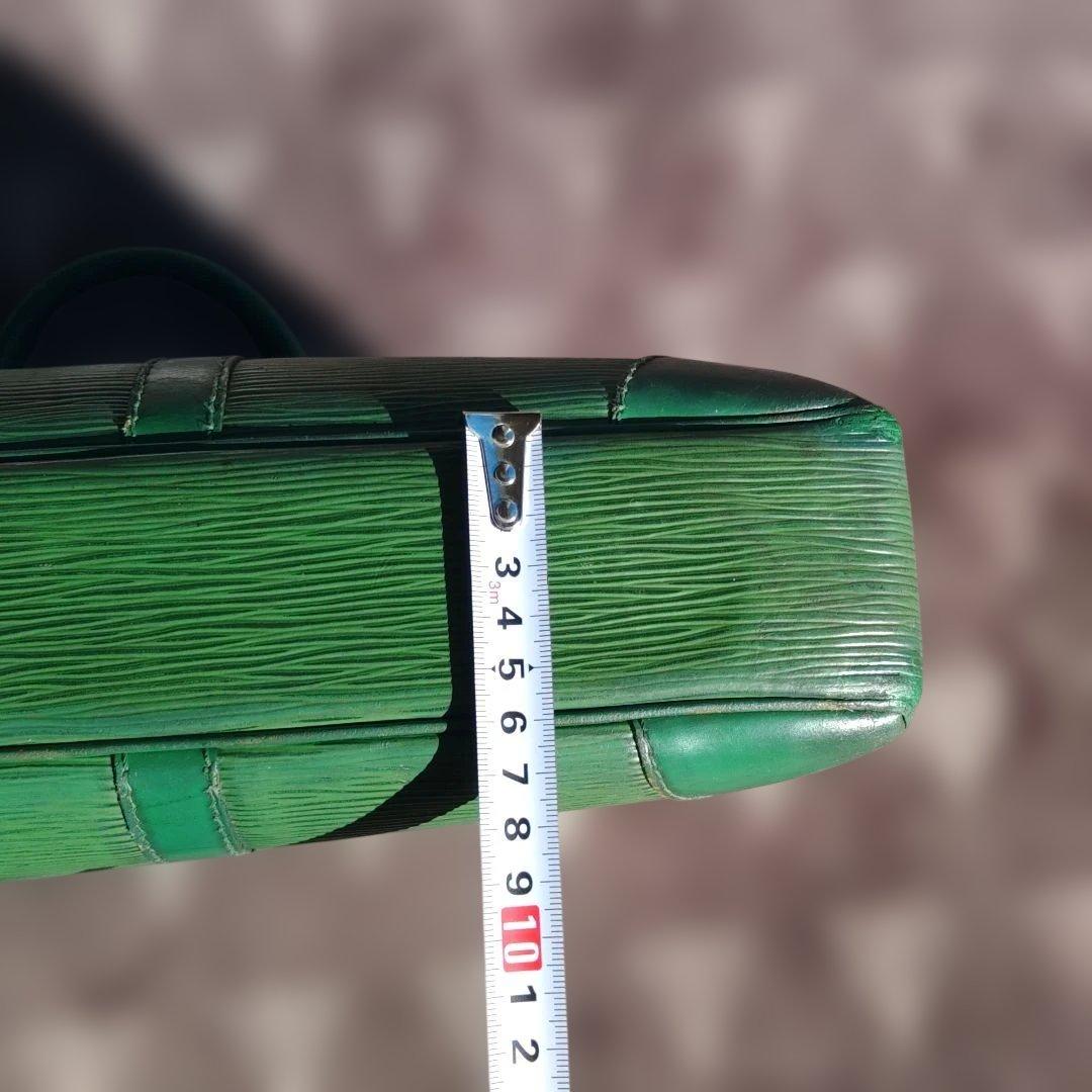 LOUIS VUITTON 廃盤エピ ポルトドキュマン ヴォワヤージュ