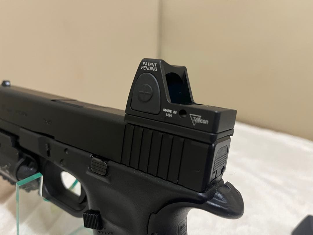 GLOCK 17 Gen4 ブラック エアガン ※XH35ライトは付属しません。