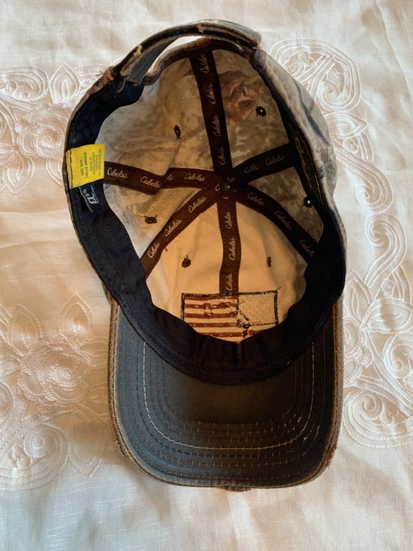 肩掛けバックとキャップ(米軍放出品)