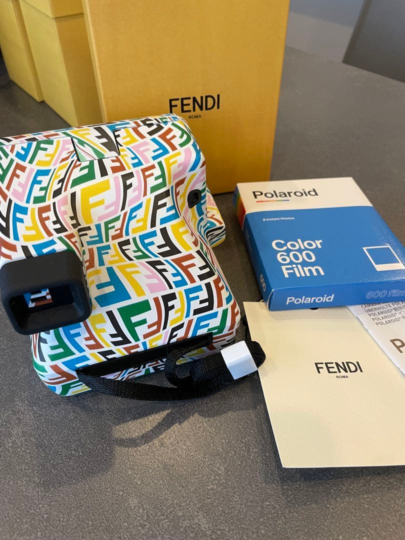 限定　　fendi×polaroid フェンディ　カメラ