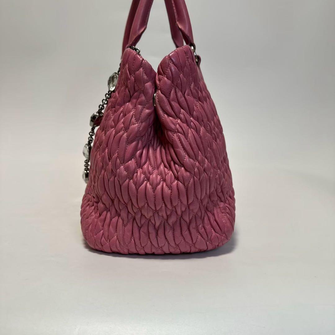 o10【美品】保存袋付　ミュウミュウ　ナッパクリスタル　マテラッセハンドバッグ.