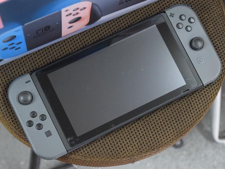 ニンテンドー Switch/スイッチ本体(ブラック) HAC-001＆プロコン