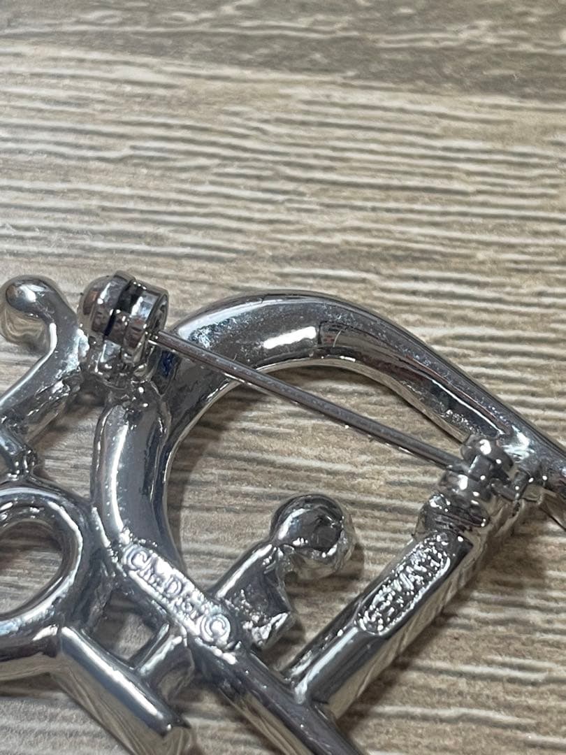 さ*し様 ⭐︎Dior ⭐︎シルバークリスタルロゴブローチ