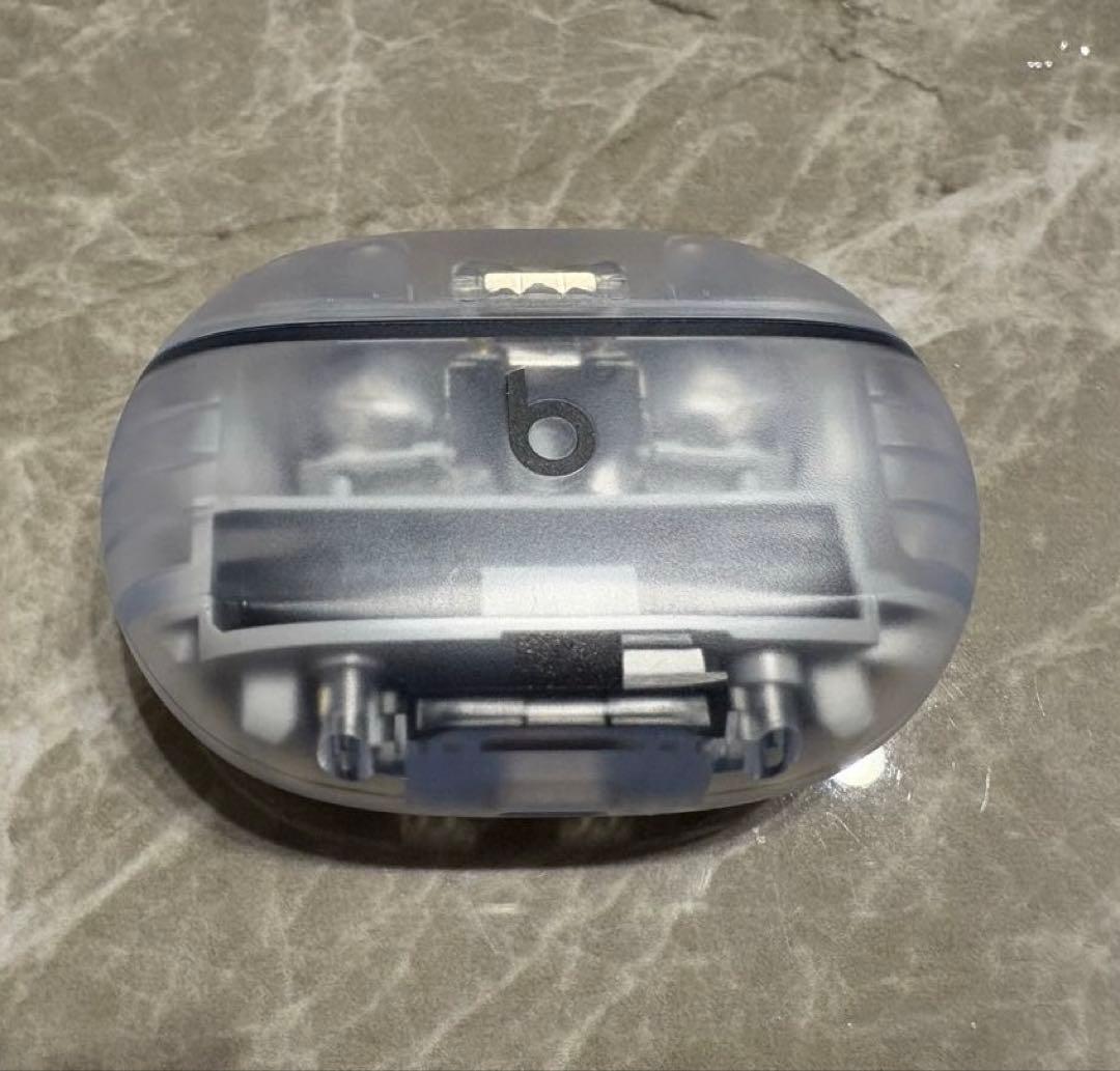 【beats】ワイヤレスイヤホン 透明ケース付き