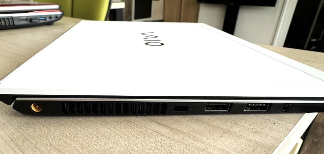 VAIO ホワイト　11.6インチ　VJS112C12N