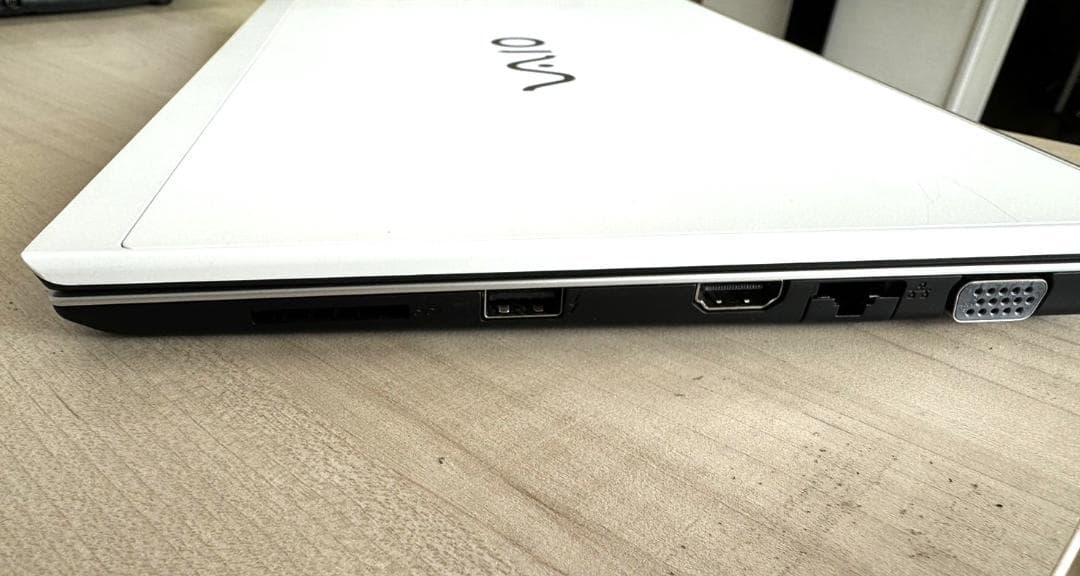 VAIO ホワイト　11.6インチ　VJS112C12N