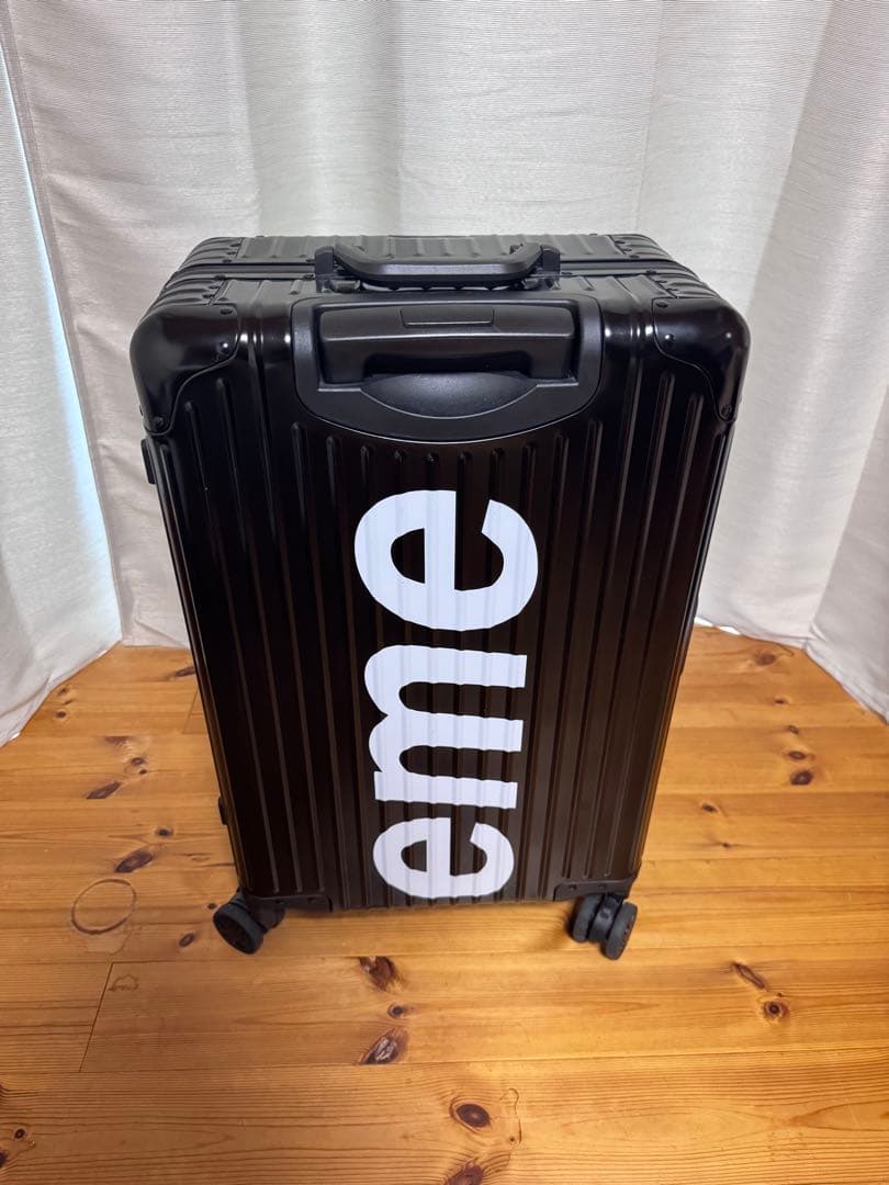 【有名ブランドのコラボ品？】ブラック キャリーケース