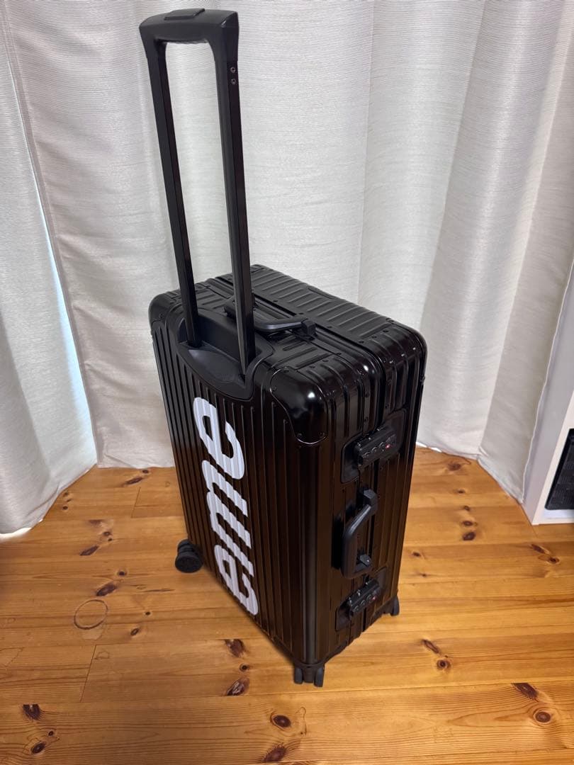 【有名ブランドのコラボ品？】ブラック キャリーケース