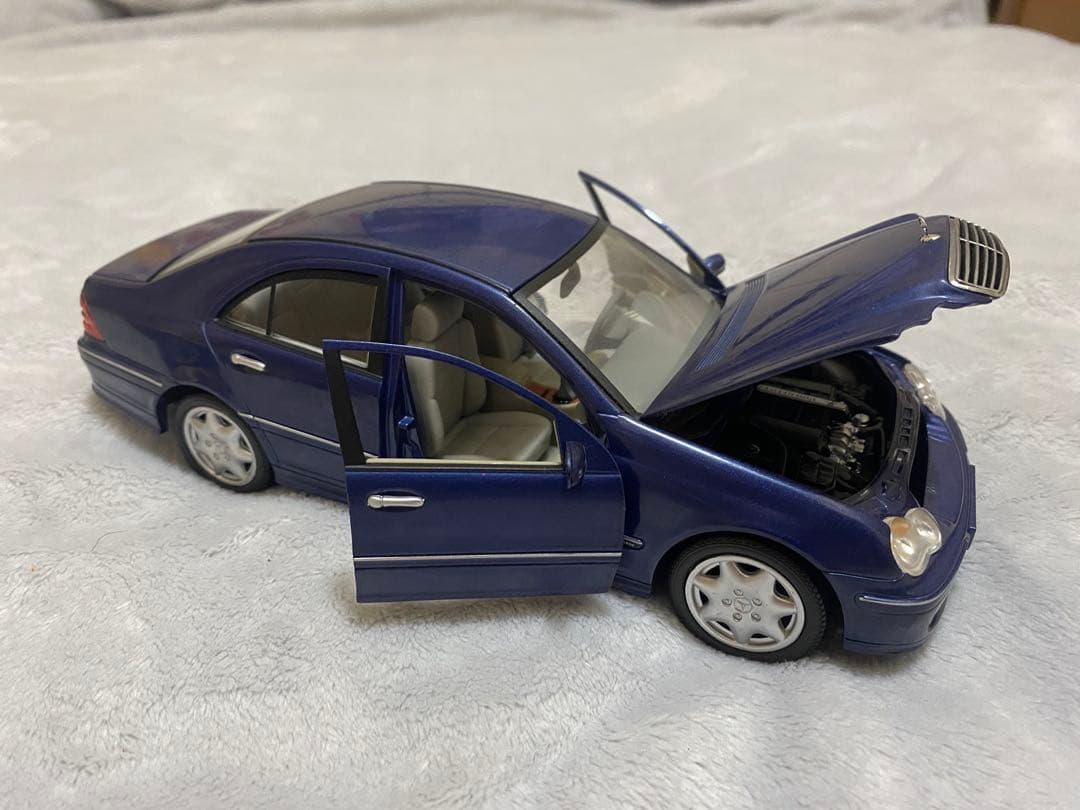 ミニカー ANSON Mercedes-Benz C-Class 1/18