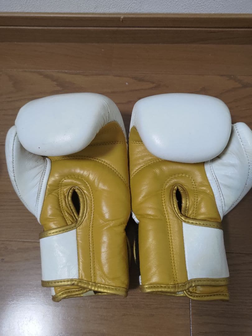 ボディメーカーボクシンググローブ 4個セット ホワイト ブラック