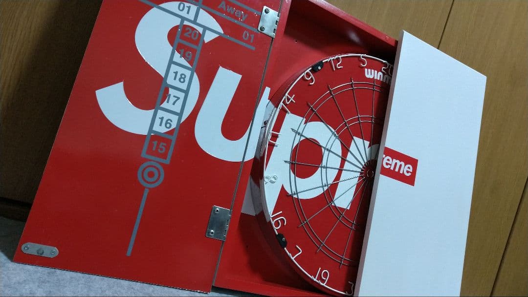 Winmau Supreme ダーツボード 赤