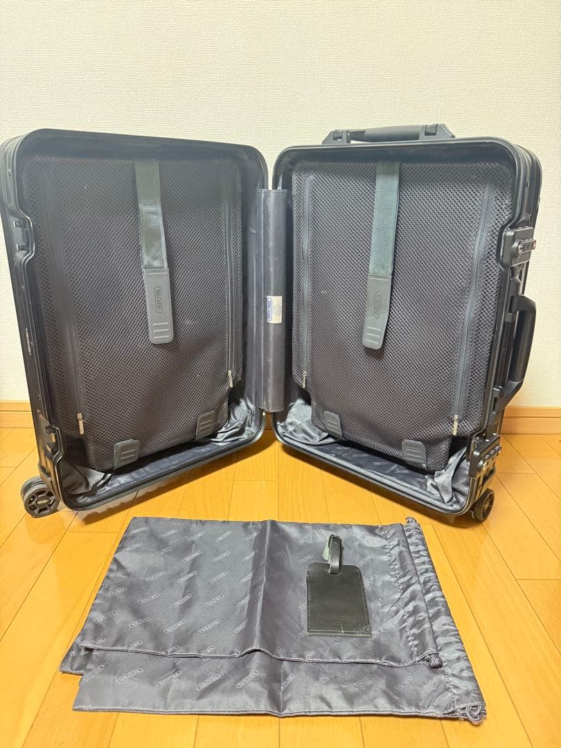 希少 リモワRIMOWA トパーズステルス 機内持込可923.53 4輪 34L