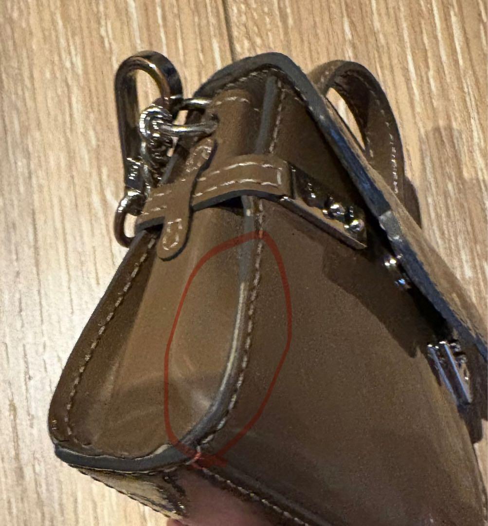 DELVAUX デルヴォー タンペート エナメルレザー エトゥープ チャーム