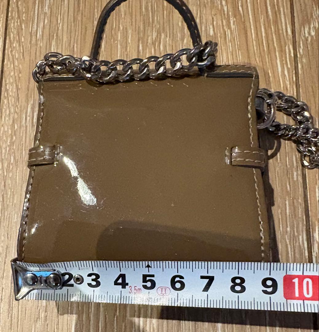 DELVAUX デルヴォー タンペート エナメルレザー エトゥープ チャーム