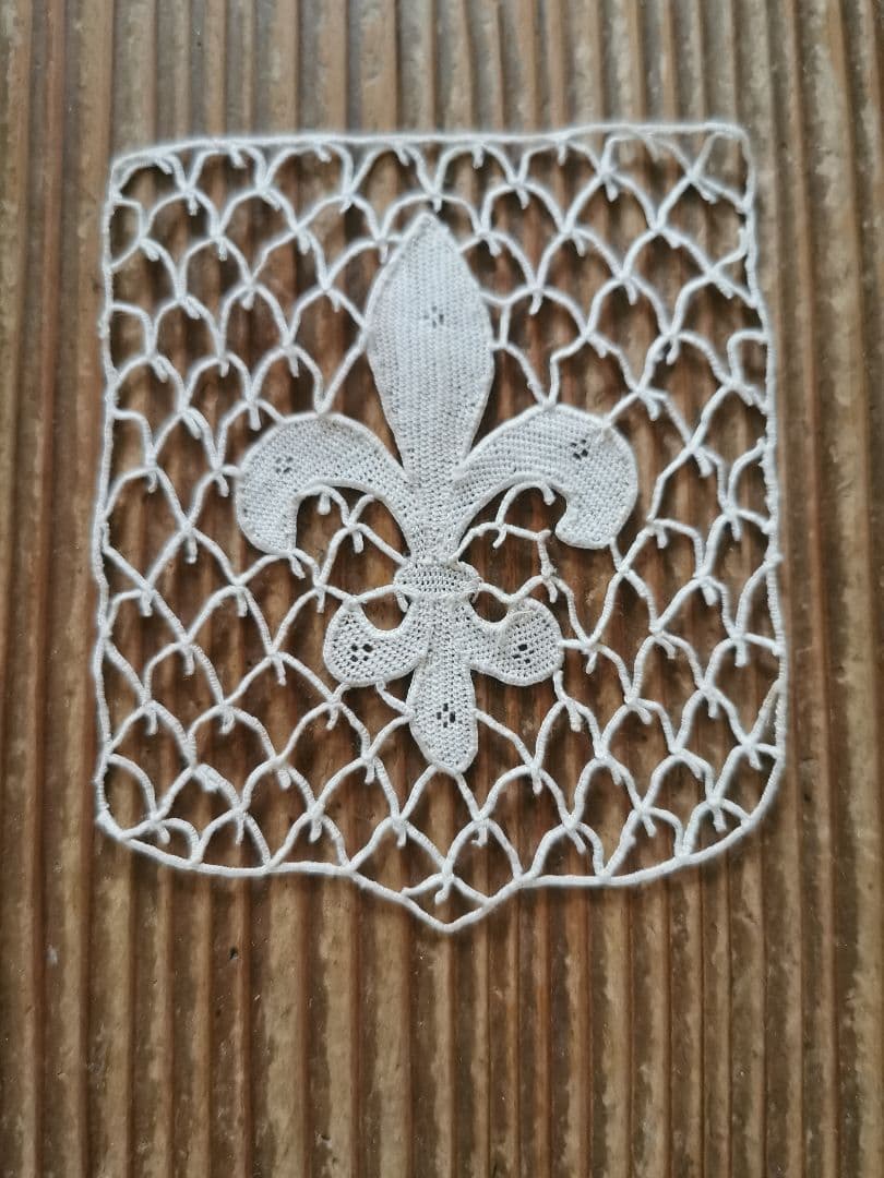 アンティーク ポワンドヴェニス フルール・ド・リス 騎士の百合紋 プチドイリー