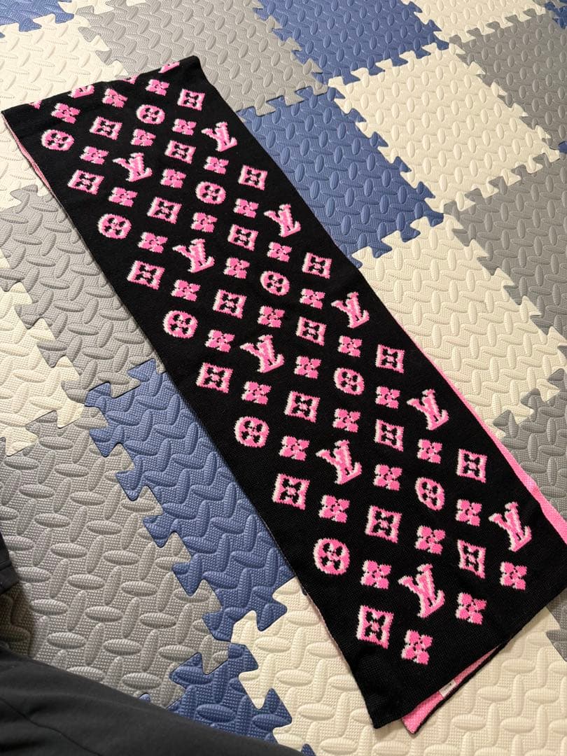 Louis Vuitton マフラー ブラック×ピンク