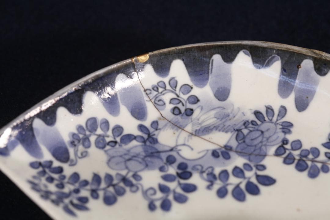 304　藍九谷染付扇面型藤鷺図中皿　江戸前期